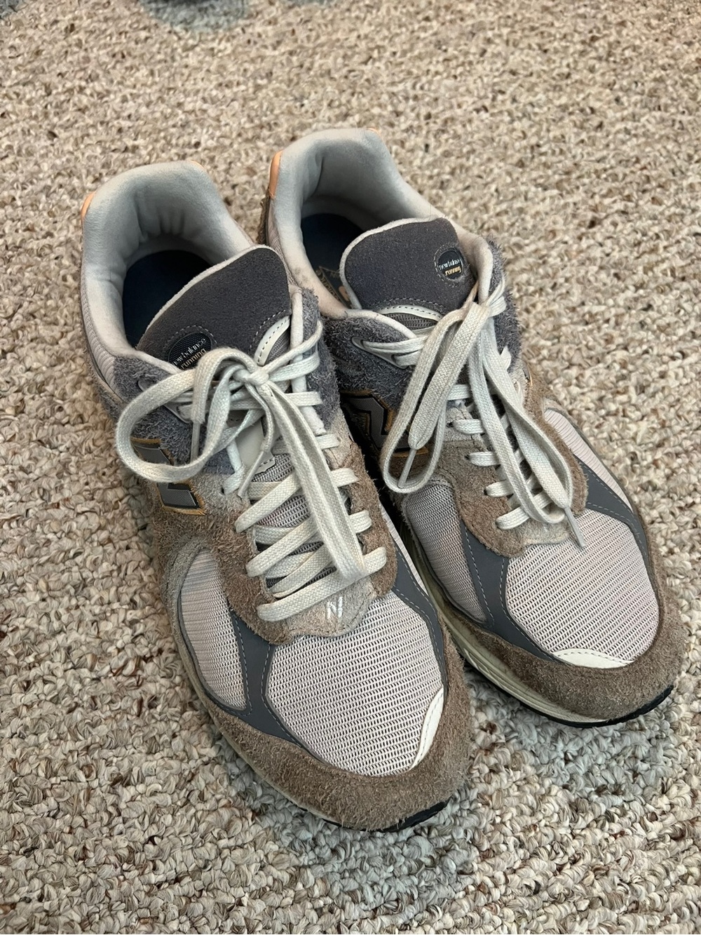 2002R Men's New Balance Gray Mesh & Suede Athletic Sneakers Size 12